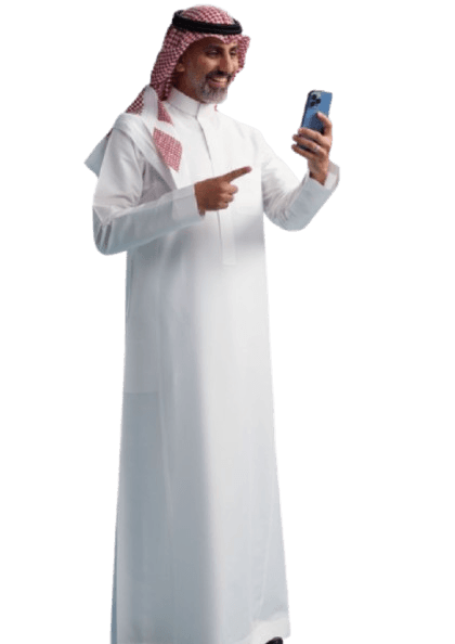 A Medyaf member using the app on his phone
